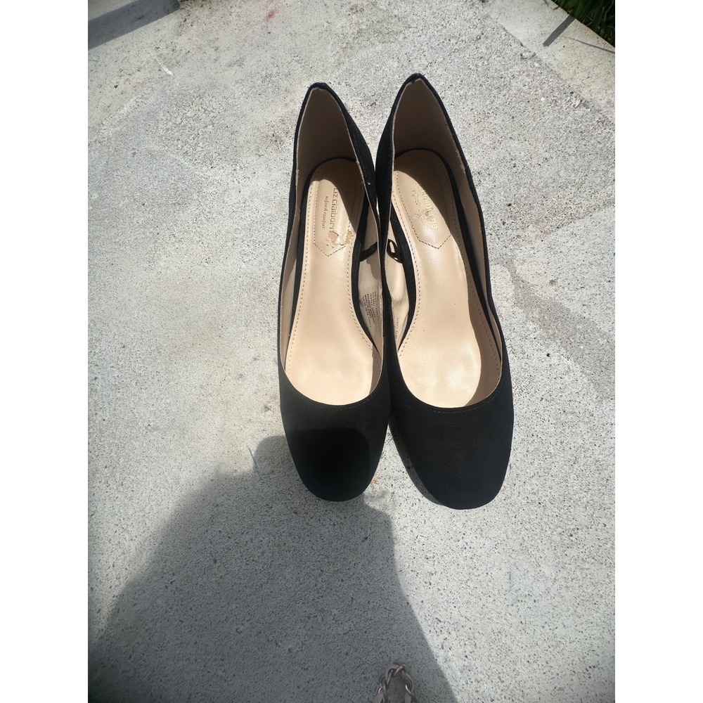 Liz Claiborne Black Suede Round-Toe Pumps